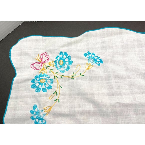 Linen Blue Flower Bouquet Placemat Vtg Hand Embroidered Flowers Mini Tablecloth - Picture 6 of 9